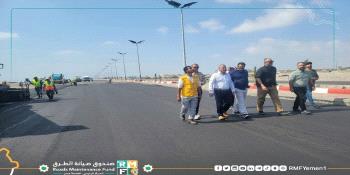 الماس وباهرمز يتفقدان أعمال سفلتة خط الرحاب - كنديان في عدن...