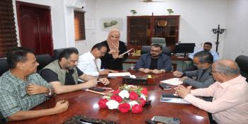 برعاية وحضور وزير الأشغال العامة والطرق:توقيع عقد خدمات الرعاية الصحية لموظفي صندوق صيانة الطرق والج...