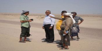 تنفيذا لتوجيهات وزير الأشغال ومتابعة رئيس صندوق صيانة الطرق.. نزول هندسي لتفقد أضرار السيول وإزاحة ا...