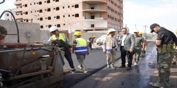 وزير الأشغال يدشن انطلاق أعمال إسفلت طريق التقنية إنماء في المنصورة بعدن ...