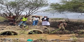 بتوجيهات وزير الأشغال العقربي:انطلاق صيانة جسر الكازمية بتعز بعد الأمطار والسيول.. جهود عاجلة لضمان ...